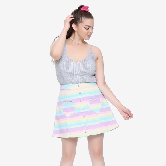 Hot Topic Rainbow Skirt with heart pocket details size 3XL - Picture 2 of 5
